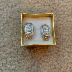 Women’s earrings